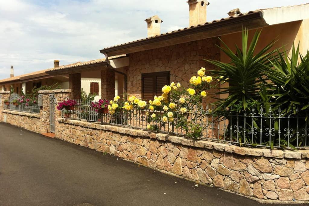 Bella Casa Con Giardino A 10 Minuti Dal Mare Leilighet Aglientu Eksteriør bilde